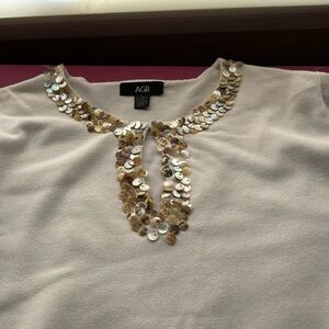 White knit summer wear top w keyhole neck w beading of sea shell embellishments